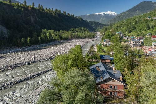 Shamrock Riverfront – 5 bedroom villa in Manali, Himachal pradesh