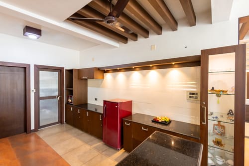 Glass River Retreat | 4-BHK Riverside Getaway with Private Pool, Lakeside Sit-Out & Lounge Area Near Aluva Railway & Metro Station – 4 bedroom villa in Kochi, Kerala