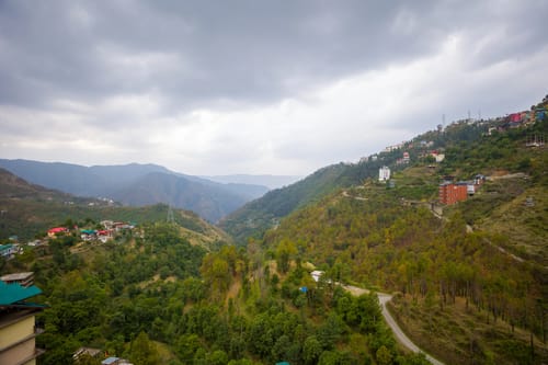 Cliff Vallis | Hill View 3-BHK Apartment with Balcony & Common Play Zone – 3 bedroom villa in Shimla, Himachal Pradesh