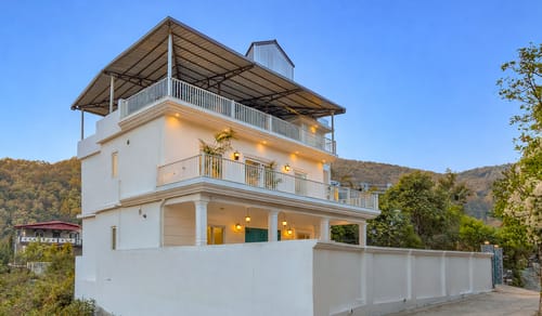 The Kimadi House | 4-BHK English-Style Villa With Rooftop, Pool & Mussoorie Views – 4 bedroom villa in Dehradun, Uttarakhand