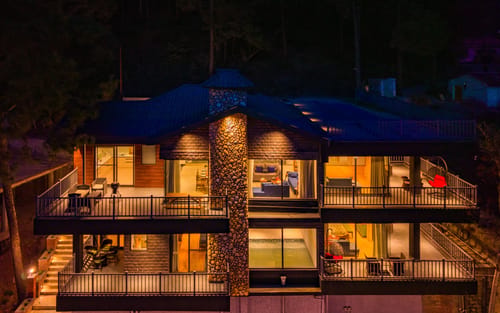 The Retreat Villa | 4-BHK Hillside Retreat with Indoor Pool, Jacuzzis | Near Kasauli Hill Station – 4 bedroom villa in Kasauli, Himachal Pradesh