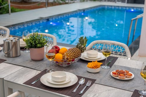 Grey Hues – 8 bedroom villa in Karjat, Maharashtra