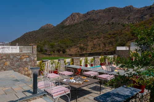 Mandovar Mountain Valley Retreat | 4 Room Pet-friendly Suite In a Private Estate with Shared Pool, Garden, Restaurant & Hill Views – 4 bedroom villa in Udaipur, Rajasthan