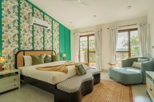 Villa Casa Del Mundo | Luxe Pet-friendly 4-BHK Villa With Pvt Pool, Bar, Lift & Scenic Hill Vistas  – 4 bedroom villa in North Goa, Goa