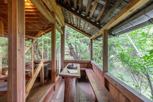 Suro Woodcrest Chalet | Pet-friendly Stay With Loft, Restaurant & Outdoor Seating – 1 bedroom villa in Shimla, Himachal Pradesh