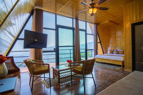 Echo By The Lakes | Lake-View Pet-friendly 2-Bedroom Retreat With Common Garden & Game Zone – 2 bedroom villa in Nainital, Uttarakhand