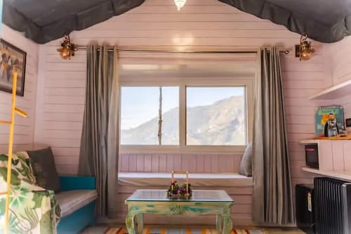 The Blue Jay - Luxury Treehouse – 1 bedroom villa in Mussoorie, Uttarakhand