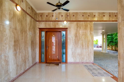 Valiyaveetil Mansion | 5-BHK Mansion With Private Pool, Home Theatre, Garden & Lift | Near New Marine Drive – 5 bedroom villa in Kochi, Kerala
