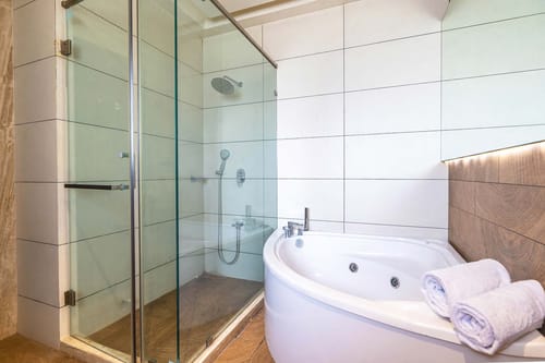 Bianco & Verde – 8 bedroom villa in Lonavala, Maharashtra