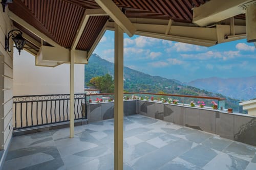Royce Cottage | Luxe Hilltop 4-BHK Retreat With Indoor Bar, Terrace & Scenic Views