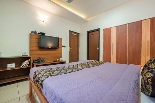 Golden Meadow Villa | Pet-friendly Hillside 3-BHK Retreat With Outdoor Lounge, Balcony & Scenic Views – 3 bedroom villa in Kasauli, Himachal Pradesh