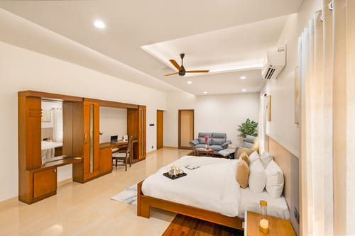 Valiyaveetil Mansion | 5-BHK Mansion With Private Pool, Home Theatre, Garden & Lift | Near New Marine Drive – 5 bedroom villa in Kochi, Kerala