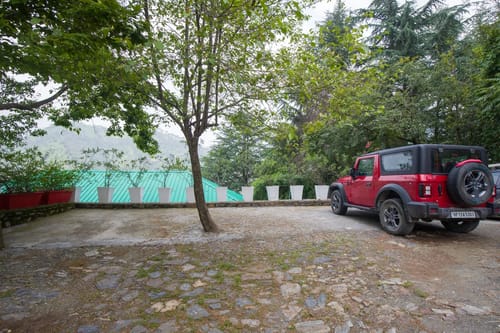 Suro Woodcrest Chalet | Pet-friendly Stay With Loft, Restaurant & Outdoor Seating – 1 bedroom villa in Shimla, Himachal Pradesh