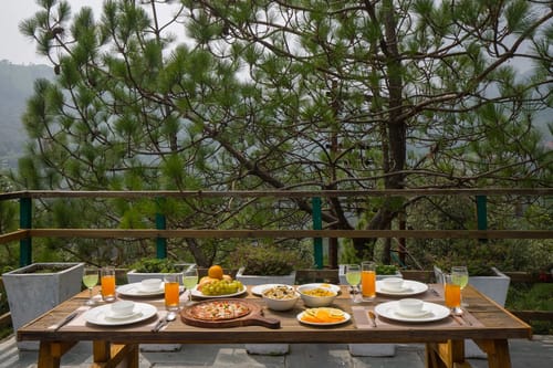 Suro Woodcrest Chalet | Pet-friendly Stay With Loft, Restaurant & Outdoor Seating – 1 bedroom villa in Shimla, Himachal Pradesh