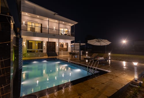 Unique Farmhouse | Pet-friendly 4-BHK Farmhouse With Private Pool, & Garden – 4 bedroom villa in Delhi Ncr, Delhi