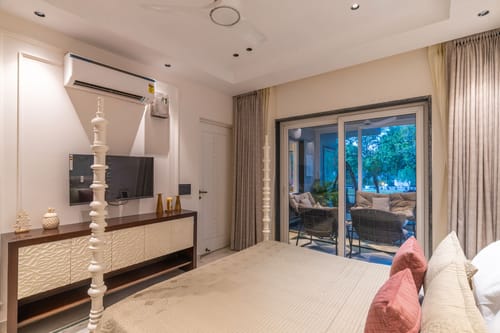 Barton Estate w/ Outdoor Pool - Manesar