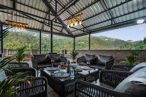 Panchvati Veloraa | Spacious Pet-Friendly 6-BHK Apartment | Scenic Views & Sit-Out Area – 6 bedroom villa in Kasauli, Himachal Pradesh