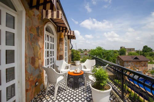 Oakwood Mansion | 7-BHK | 2 Cottages |1 Villa | Pvt Pools & Lush Garden | Party Halls – 7 bedroom villa in Jaipur, Rajasthan