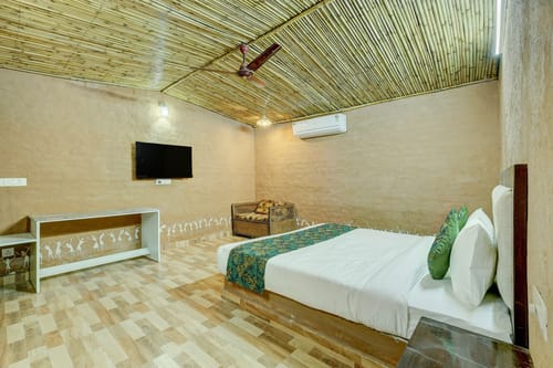Aravale Farm | Pet-friendly 4-BHK Farmhouse With Private Pool, 2-Acre Lush Garden & Aravali Views – 4 bedroom villa in Delhi Ncr, Delhi