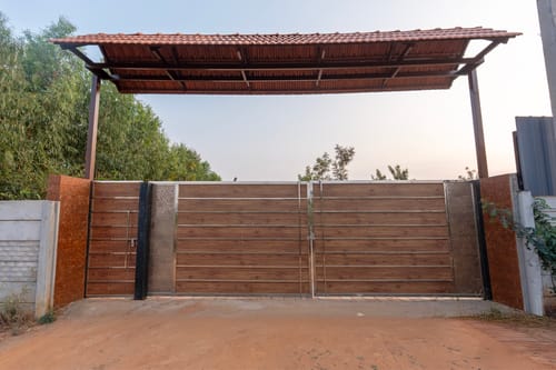 Courtyard Banyan | Rustic 2-BHK Pet-friendly Villa with Pool, Gazebo Amid Banyan Trees | Near Nandi Hills – 2 bedroom villa in Bengaluru, Karnataka