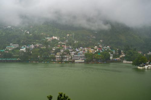 Lakeview Manor | Charming 5-BHK Lakeside Retreat With Garden & Balconies – 5 bedroom villa in Nainital, Uttarakhand