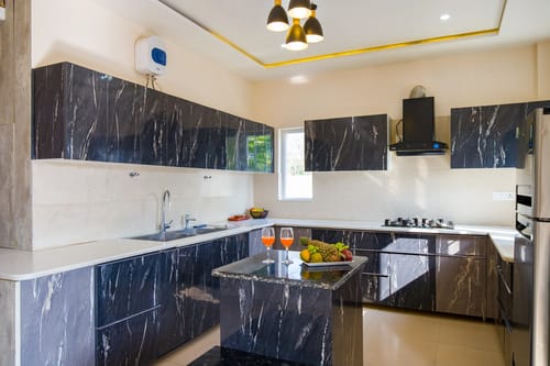 Clouds Nest | 4-BHK Pet-friendly Retreat With Terrace & Hill Views by Naukuchiatal – 4 bedroom villa in Nainital, Uttarakhand