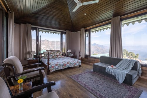 Villa Mountain Crest w/ Outdoor Pool – 6 bedroom villa in Kasauli, Himachal Pradesh