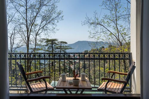 Pine Estate w/ Complimentary Breakfast – 6 bedroom villa in Shimla, Himachal Pradesh