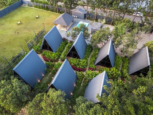 Inara Retreat | Pet-Friendly 1- Cottage with a Mezzanine Loft, Shared Pool, and Garden – 1 bedroom villa in Bengaluru, Karnataka