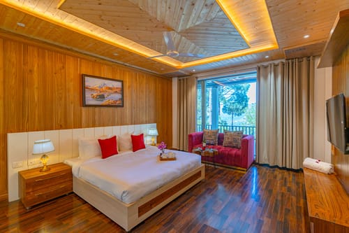 Utopia @ Aykon Estate w/ Outdoor Pool – 8 bedroom villa in Kasauli, Himachal Pradesh