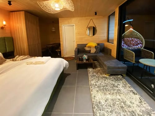 Retreat by The Kiana W/ Indoor Jacuzzi