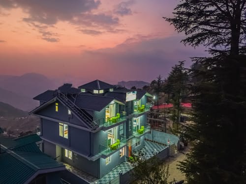 The Ridgeview Retreat Amelia | Hillside 2-Room Suite with Private Balcony, Bathtub & Restro | Near Naldehra Golf Course | Pet-friendly – 2 bedroom villa in Shimla, Himachal Pradesh