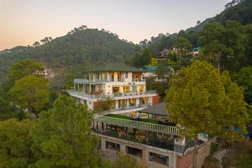 Moon @ Aykon Estate W/ Outdoor Pool – 2 bedroom villa in Kasauli, Himachal Pradesh