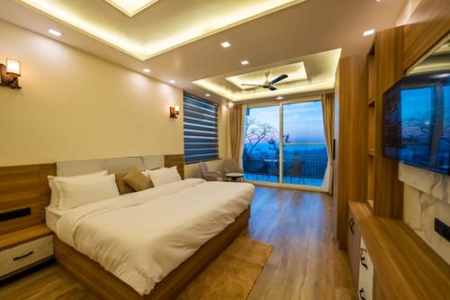 Sunset Springs w/ Heated Swimming Pool – 3 bedroom villa in Nainital, Uttarakhand