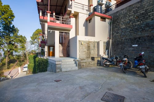 Sukhmani Cottage | 5-BHK Hilltop Hideaway With Garden, Terrace & Scenic Views – 5 bedroom villa in Kasauli, Himachal Pradesh