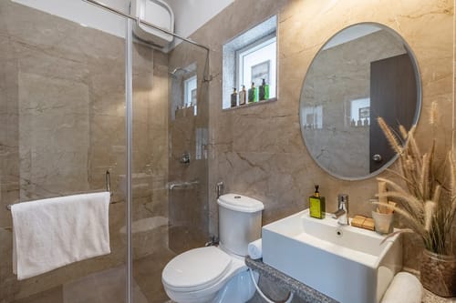 Shourya Zenna | 3-BHK | Pvt Pool & Garden | Terrace | Scenic Views