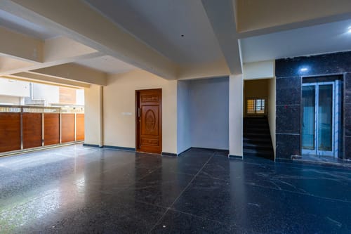 SLV Ventures Abhignya | 2-BHK Urban Stay With Private Balcony & Green View With Lift – 2 bedroom villa in Bengaluru, Karnataka