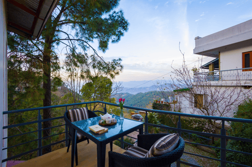 Mehar Villa | 3-BHK Hillside Retreat With Garden & Scenic Views – 3 bedroom villa in Kasauli, Himachal Pradesh
