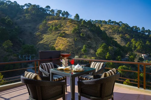 Sukhmani Cottage | 5-BHK Hilltop Hideaway With Garden, Terrace & Scenic Views – 5 bedroom villa in Kasauli, Himachal Pradesh
