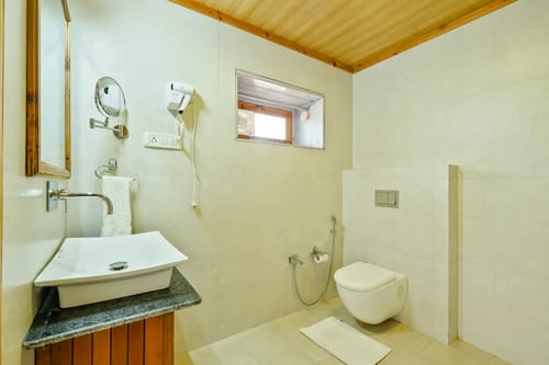Oakwood Cottage – 2 bedroom villa in Shimla, Himachal Pradesh