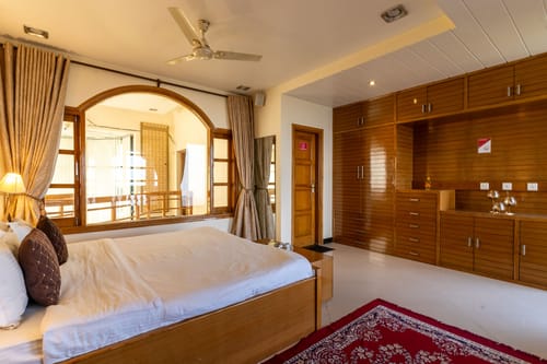 PleasantVille - Nahan