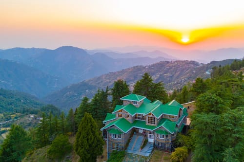 Hill Top Farmstead | Heritage 3-BHK English-Style Villa With Balcony, Gazebo & Stunning Hill Views – 3 bedroom villa in Shimla, Himachal Pradesh