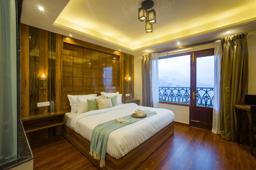 Pine Shadow Fuchsia | Pet-friendly Hillside Retreat With Picturesque Balcony & Restaurant – 1 bedroom villa in Shimla, Himachal Pradesh