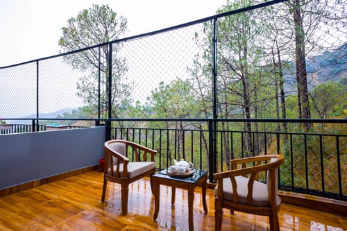 Archee’s Villa | 6-BHK property with gaming zone, attic, open dining and 360° mountain views – 6 bedroom villa in Kasauli, Himachal Pradesh