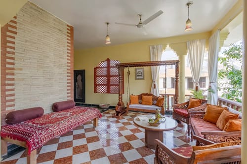 Abhimanyu Mansion Sapphire | 4-BHK Heritage Haveli With Outdoor Dining Area & Garden in City Centre – 4 bedroom villa in Udaipur, Rajasthan
