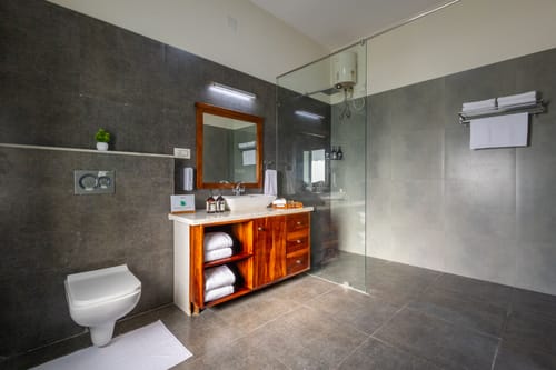 Raas Stays | 4-BHK Retreat With Private Pool, Gardens, Lounge Cum Bar & Scenic Aravali Views