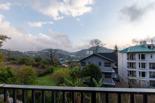Lakefront | 4-BHK Villa with Common Patio Seating, Attic and Outdoor Dining Area – 4 bedroom villa in Bhimtal, Uttarakhand
