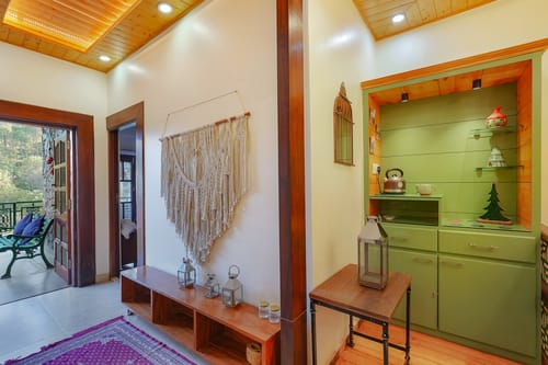 Aaram Bagh | Pet-friendly 4-BHK Escape Amid Pine Forests with Valley Views Near Kasauli – 4 bedroom villa in Kasauli, Himachal Pradesh