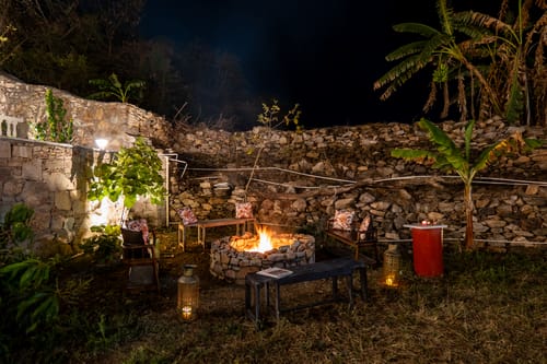 Mandovar Mountain Valley Retreat | 4 Room Pet-friendly Suite In a Private Estate with Shared Pool, Garden, Restaurant & Hill Views – 4 bedroom villa in Udaipur, Rajasthan