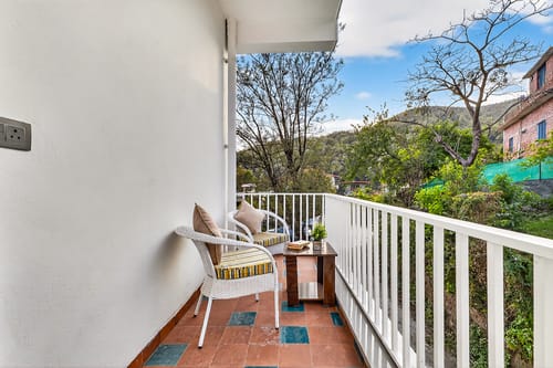 The Kimadi House | 4-BHK English-Style Villa With Rooftop, Pool & Mussoorie Views – 4 bedroom villa in Dehradun, Uttarakhand